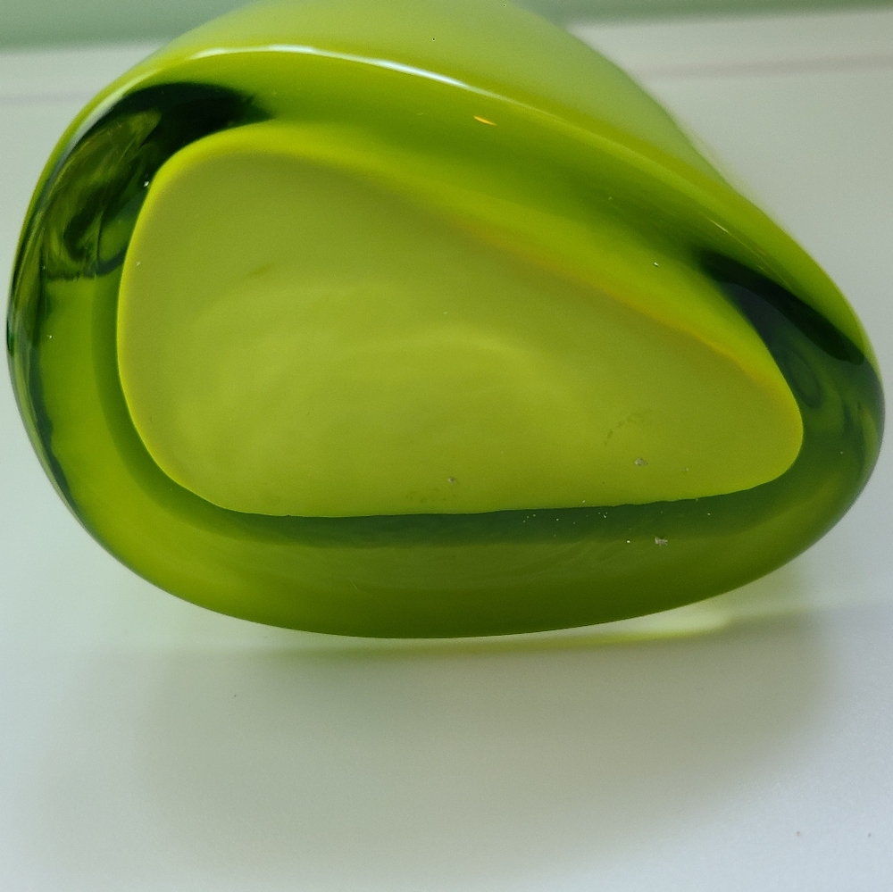 Vintage IKEA Okkso Asymmetrical Lime Green Encased Glass Bud Vase - Picture 4 of 6